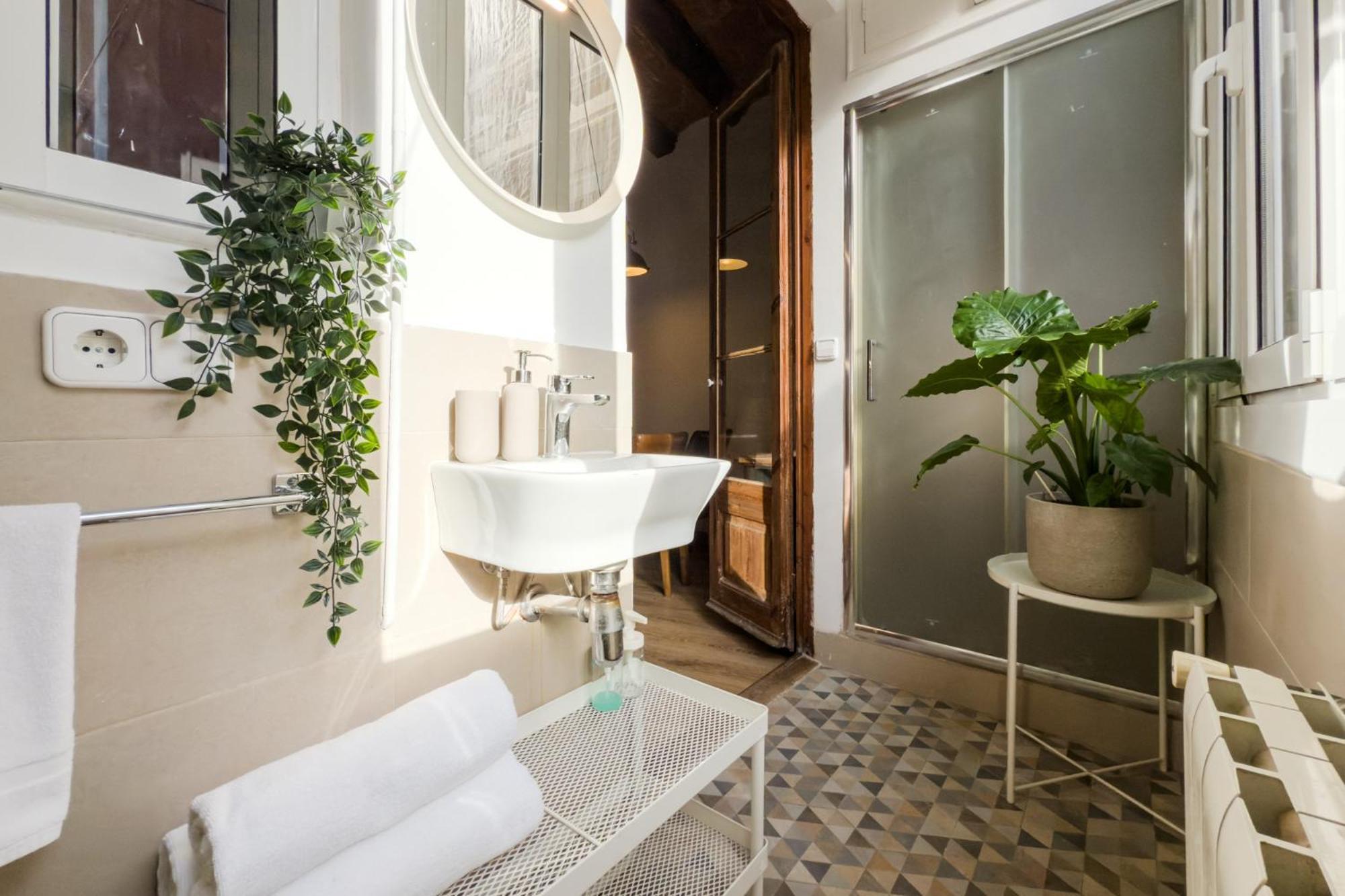 Magalhaes - Trad Flat In Poble Sec, Near Ramblas Барселона Екстериор снимка